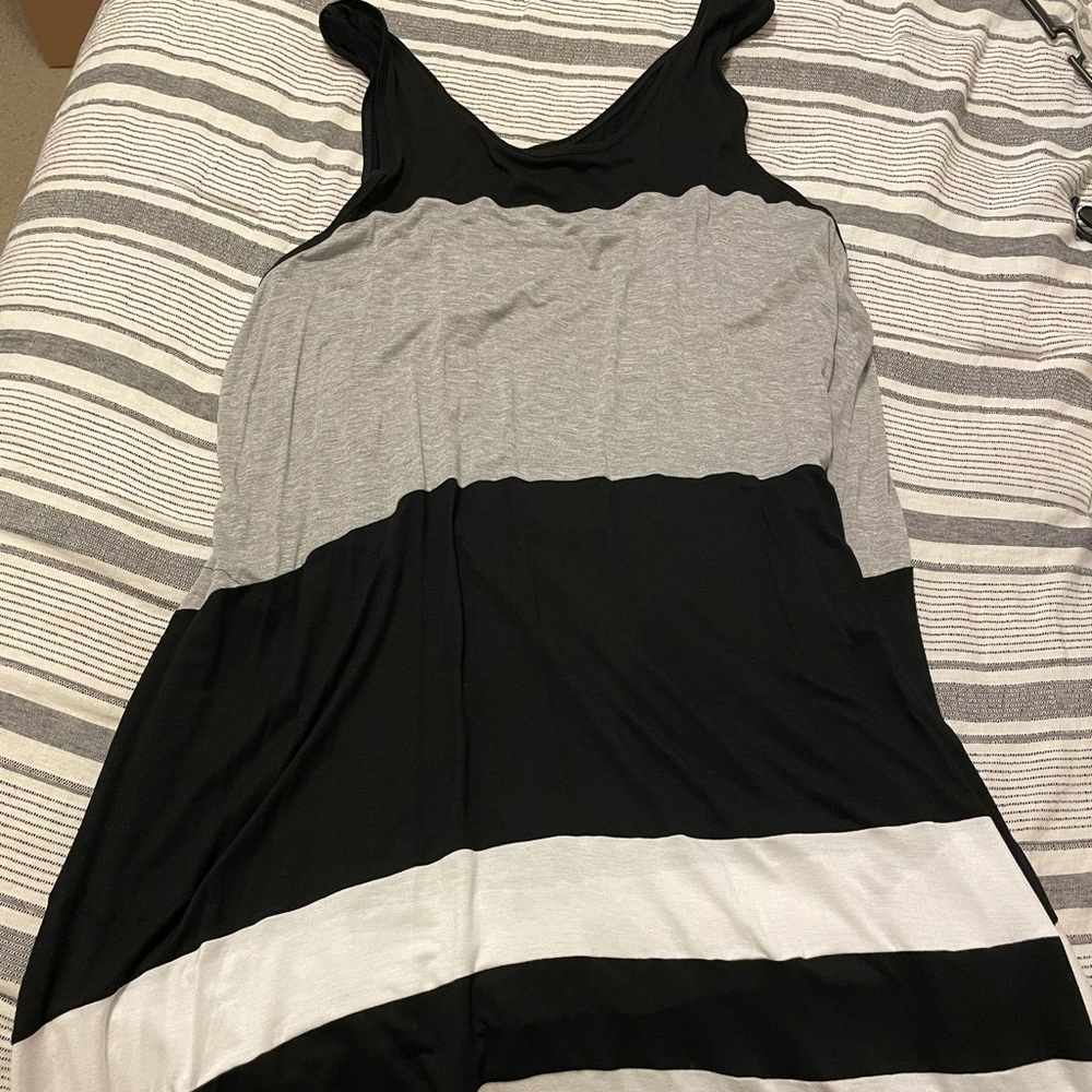 Vera Wang NEVER WORN night gown